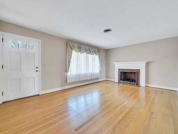 5th image of 405 Hilltop Dr
