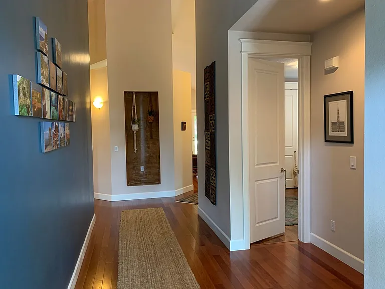 847 W S St — Photo 2