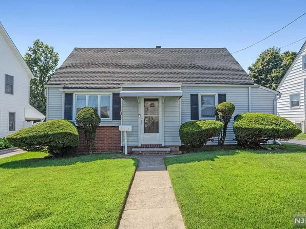 6 Memorial Pl, Elmwood Park, NJ 07407