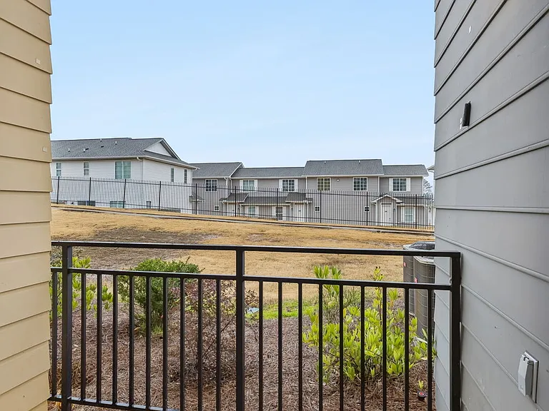 Repose - 1 Bed / 1 Bath - 750 Sq.Ft.
