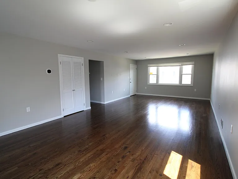 91 Cloverdale Rd #2 — Photo 3