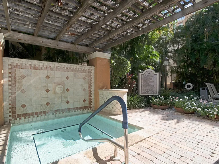 630 Sapodilla Ave #520 — Photo 17