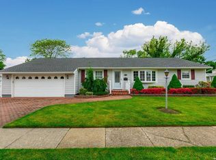 402 2nd Ave, Lindenhurst, NY 11757