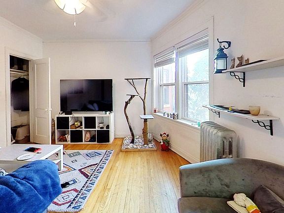 2nd image of 732 W Aldine Ave #2E