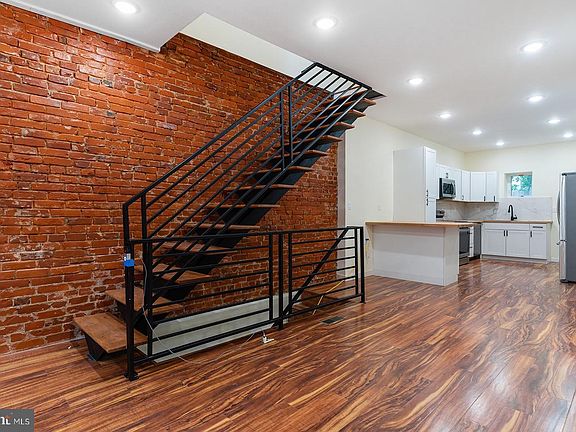 3rd image of 1634 N Dover St #1A