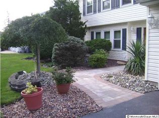 22 Monterey Ln, Manalapan, NJ