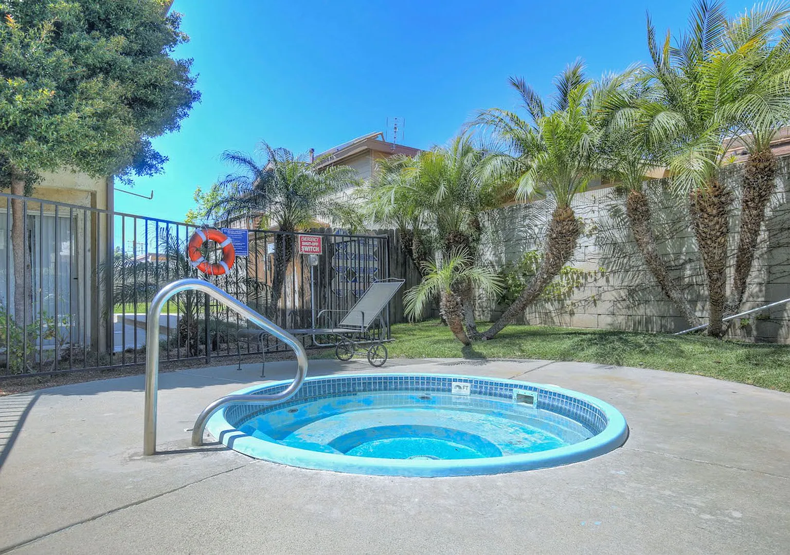 Walnut Avenue Apartments — Photo 4