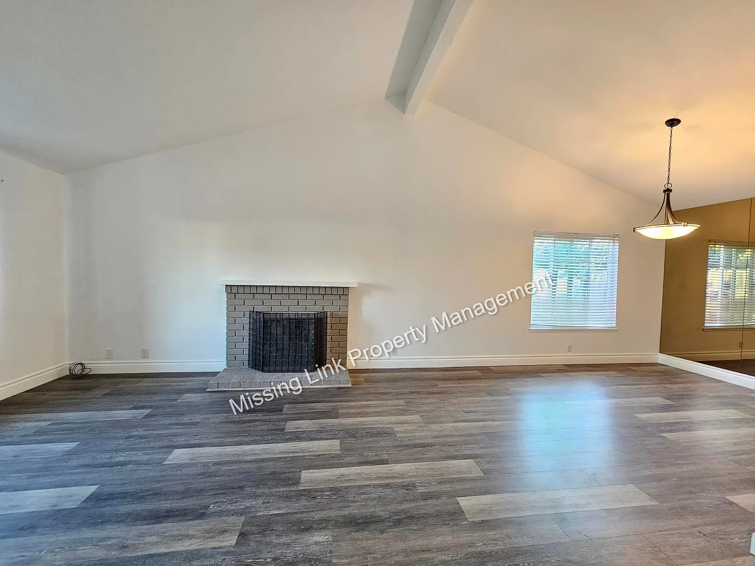 3 bed, 1612 sqft, $4,350 — Photo 3