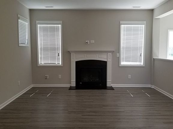 3rd image of 24 N Stonehaven Way