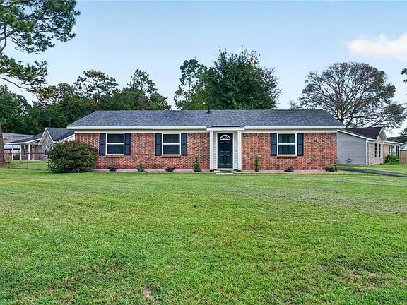 2nd image of 801 Trailwood Dr W