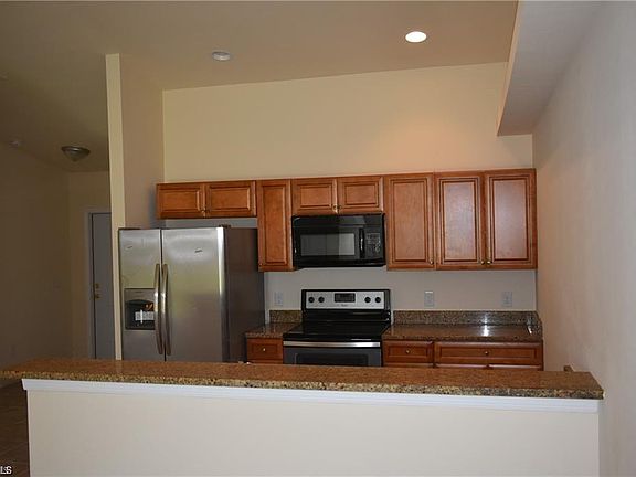 4th image of 839/841 Cape Coral Pkwy W