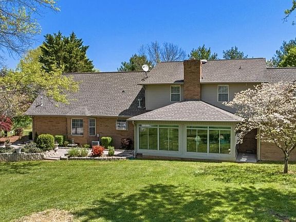 3rd image of 2041 Witt Rd