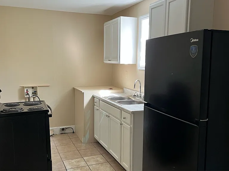 617 E Madison St — Photo 6