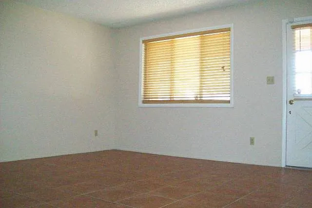 1146 E Campus Dr — Photo 9