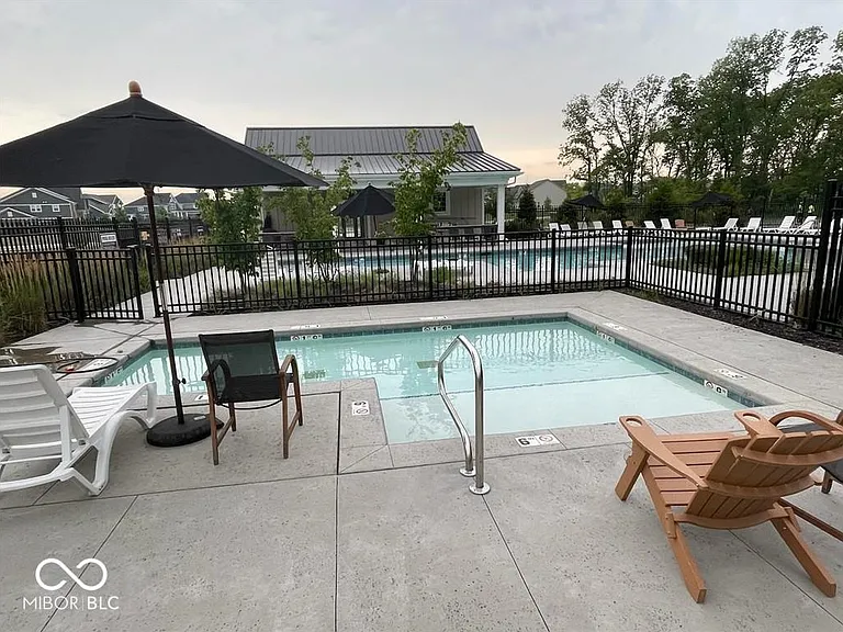 8255 Carnegie Ln — Photo 26