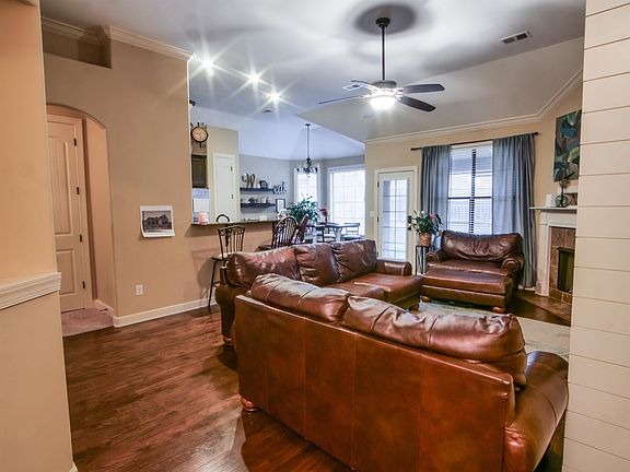 4th image of 2685 Plum Creek Dr