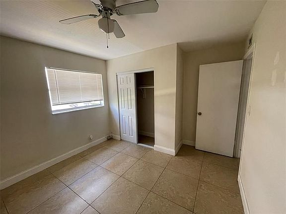 3rd image of 607 NE 60th St #31