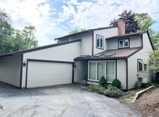 176 W Frontage Rd, Northfield, IL 60093