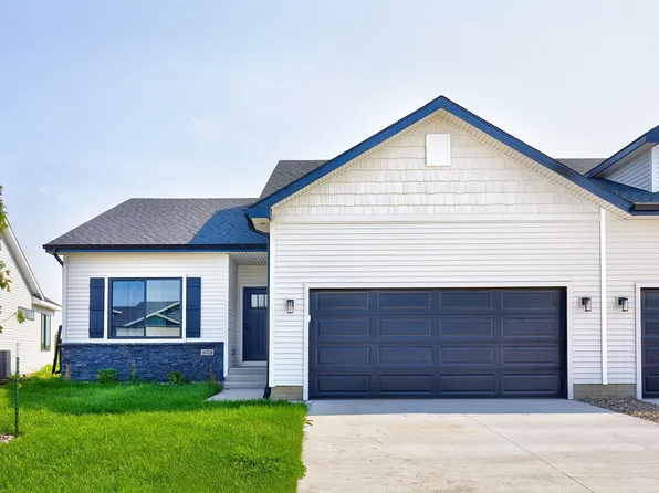 16708 Walnut Meadows Cir, Urbandale, IA 50323