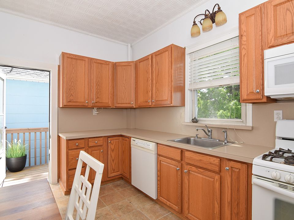 Eat-in Kitchen