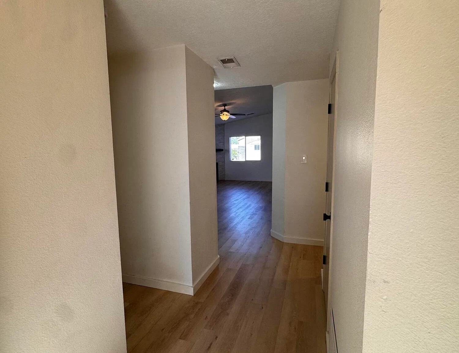 4 bed, 2.0 bath, 1552 sqft, $2,400 — Photo 2