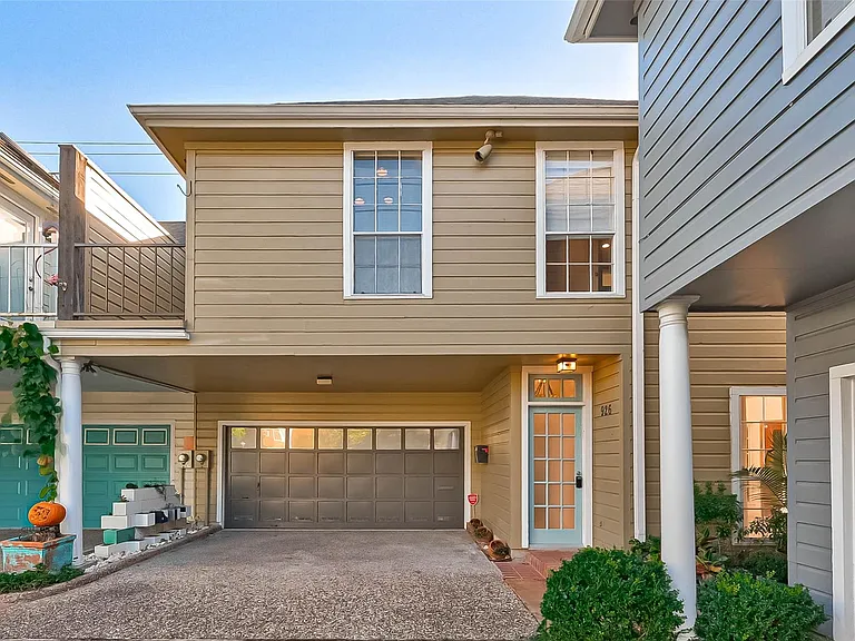 926 Heights Blvd — Photo 1