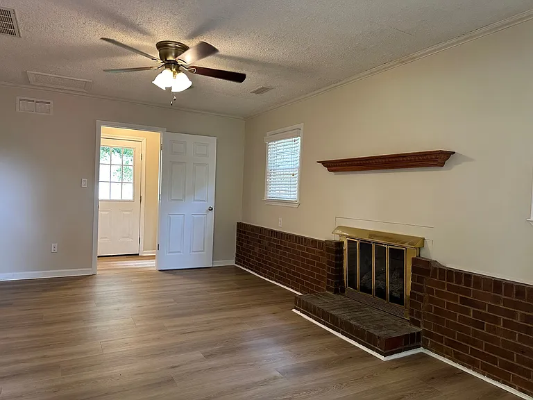 924 Chalet Dr — Photo 28