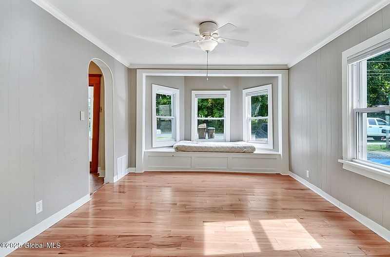 4th image of 44 Hudson Avenue