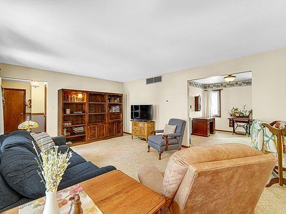 5th image of 9143 Southmoor Ave