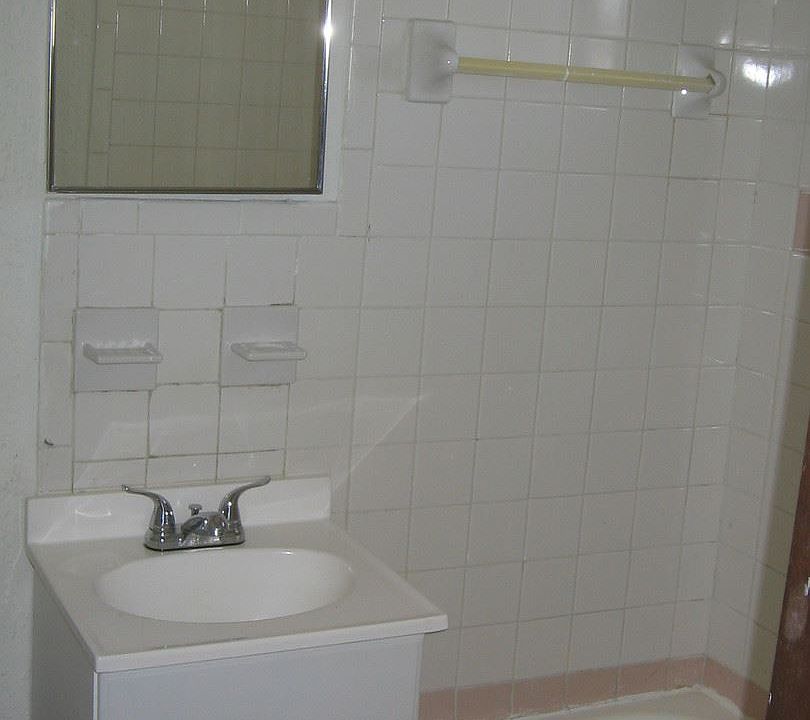 2nd image of 5860 Roosevelt Pl APT 1