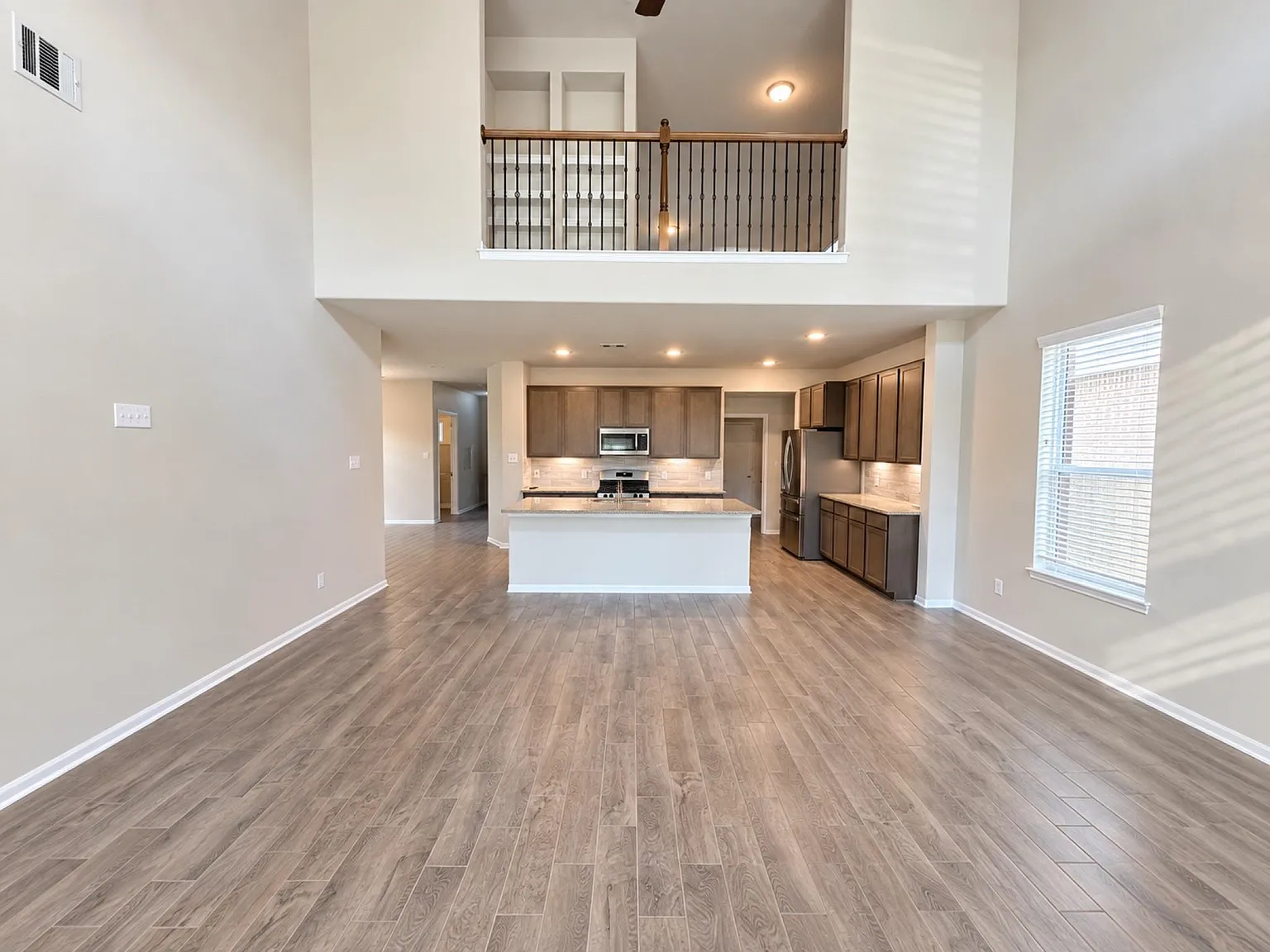 4 bed, 2.5 bath, 2786 sqft, $2,600 — Photo 3