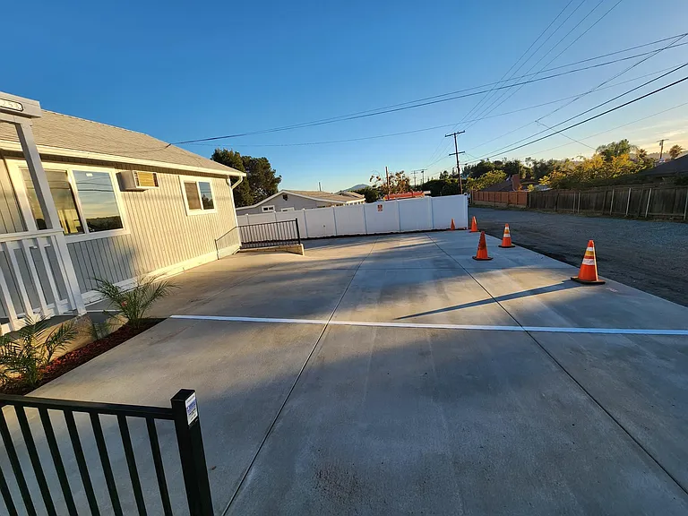 1253 Bates Ln — Photo 4
