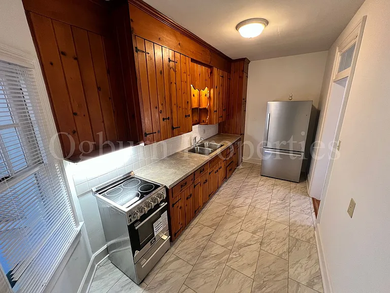 647 Irving St — Photo 4