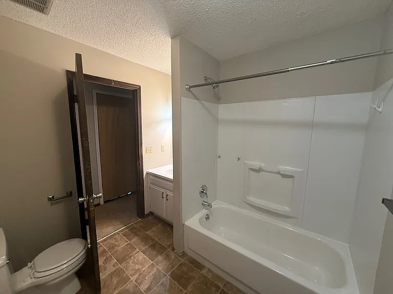 1220-1222 Geneva Cir #2 — Photo 11