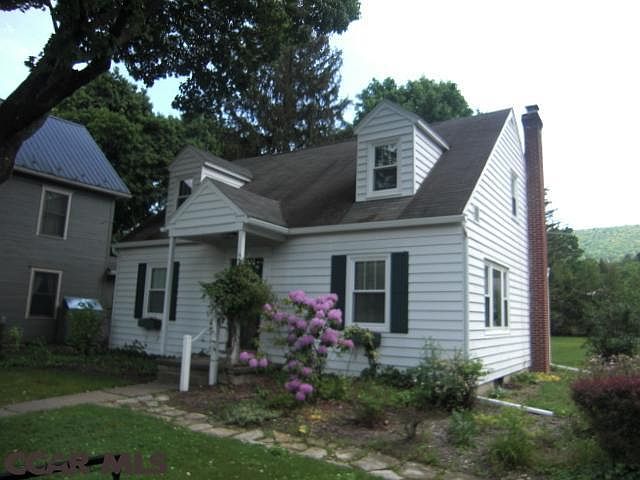 2nd image of 132 W Pine St