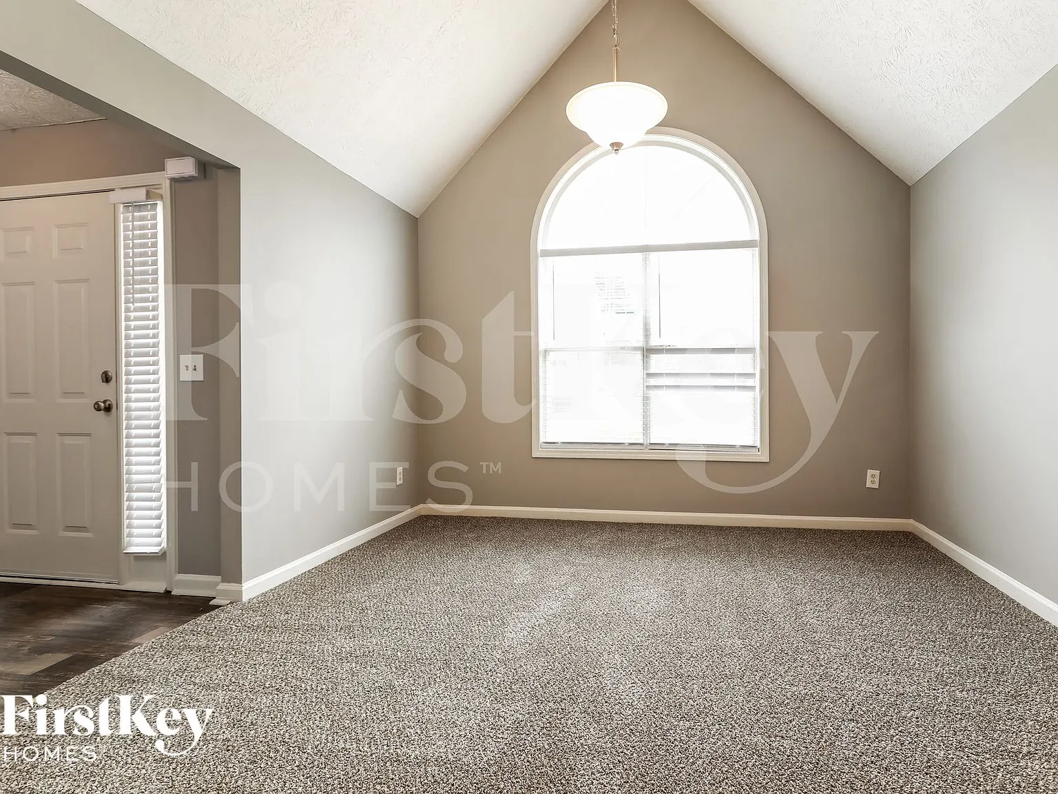 4 bed, 2.5 bath, 2572 sqft, $3,015 — Photo 4