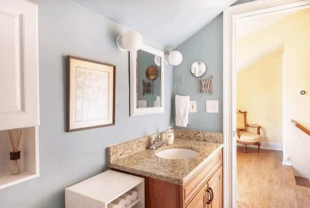 20 Hilliard St NE — Photo 12