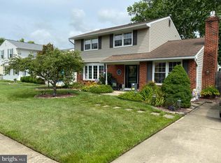 29 Upland Ct, Newark, DE 19713