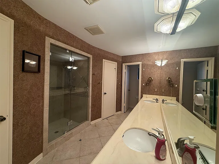 7718 Lacy Hill Dr — Photo 23