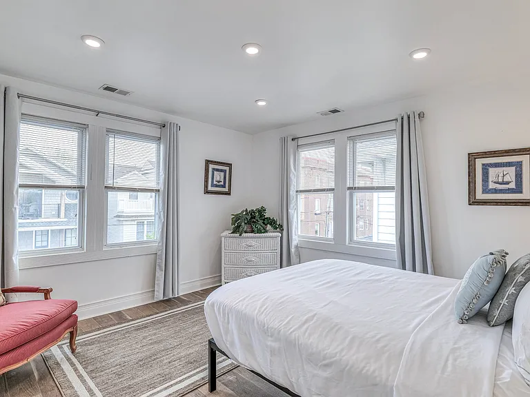 14 N Vassar Sq — Photo 23