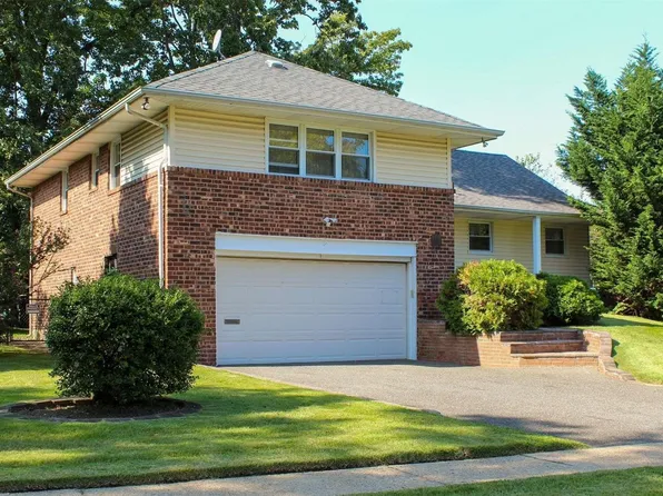 505 Alicia Drive, Westbury, NY 11590
