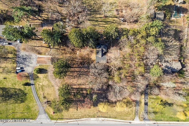 5th image of 2760 Troy-Schenectady Road