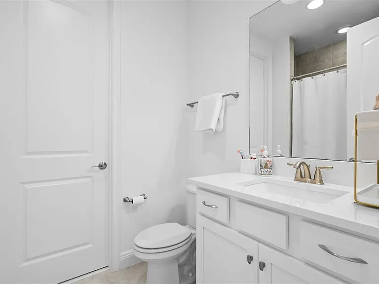 13736 Larkton Ln — Photo 38