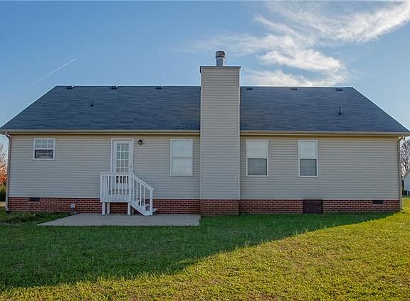 2nd image of 214 Fall Creek Dr
