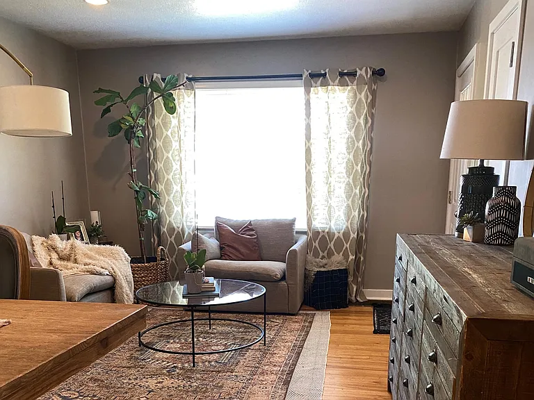 2516 E Elm Ave — Photo 2