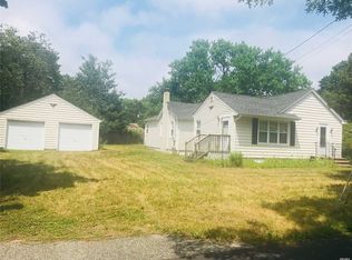 165 Eugene St, Holbrook, NY 11741