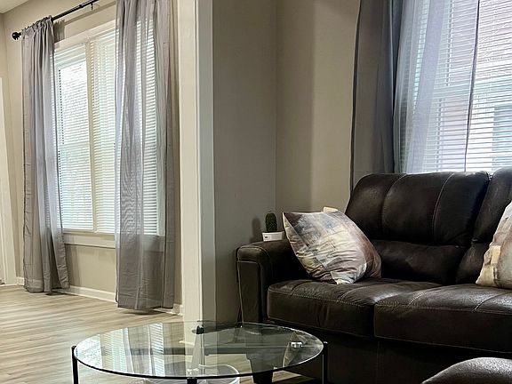4th image of 6008 Addison Rd