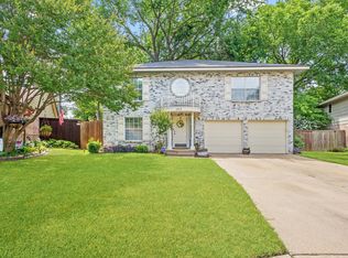 1019 W Lovers Ln, Arlington, TX 76013