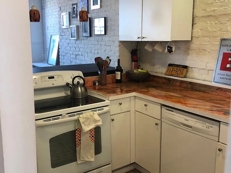 806 N Calvert St — Photo 5