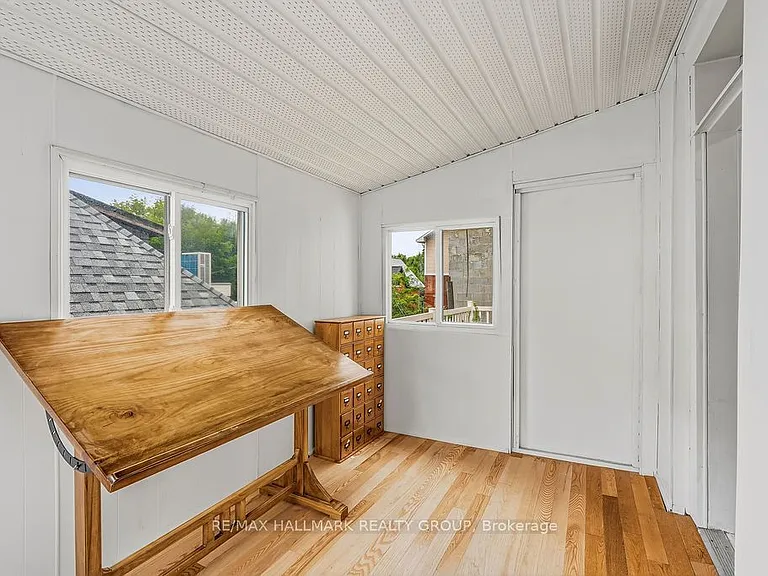 439 Kent St — Photo 32